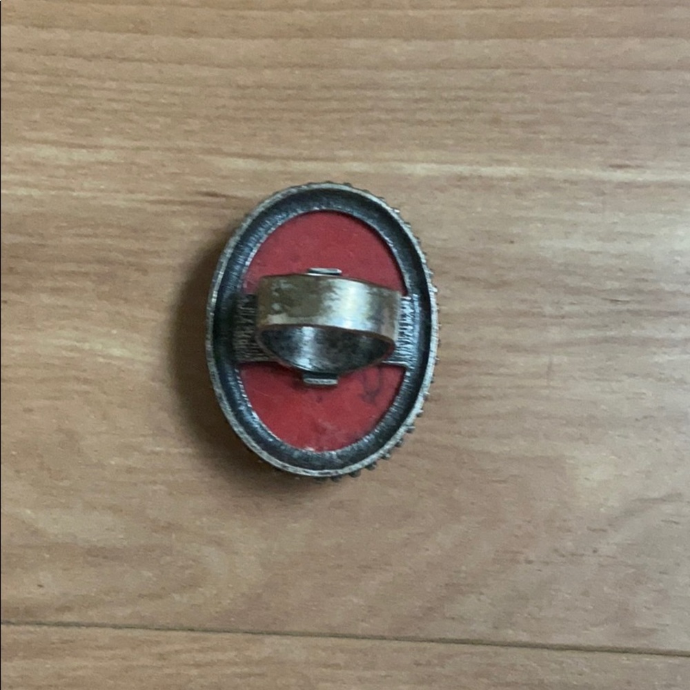 Western style woman’s fashion ring - Picture 4 of 7